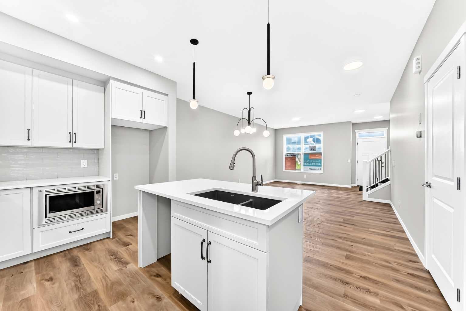 76 Mercado Road SE