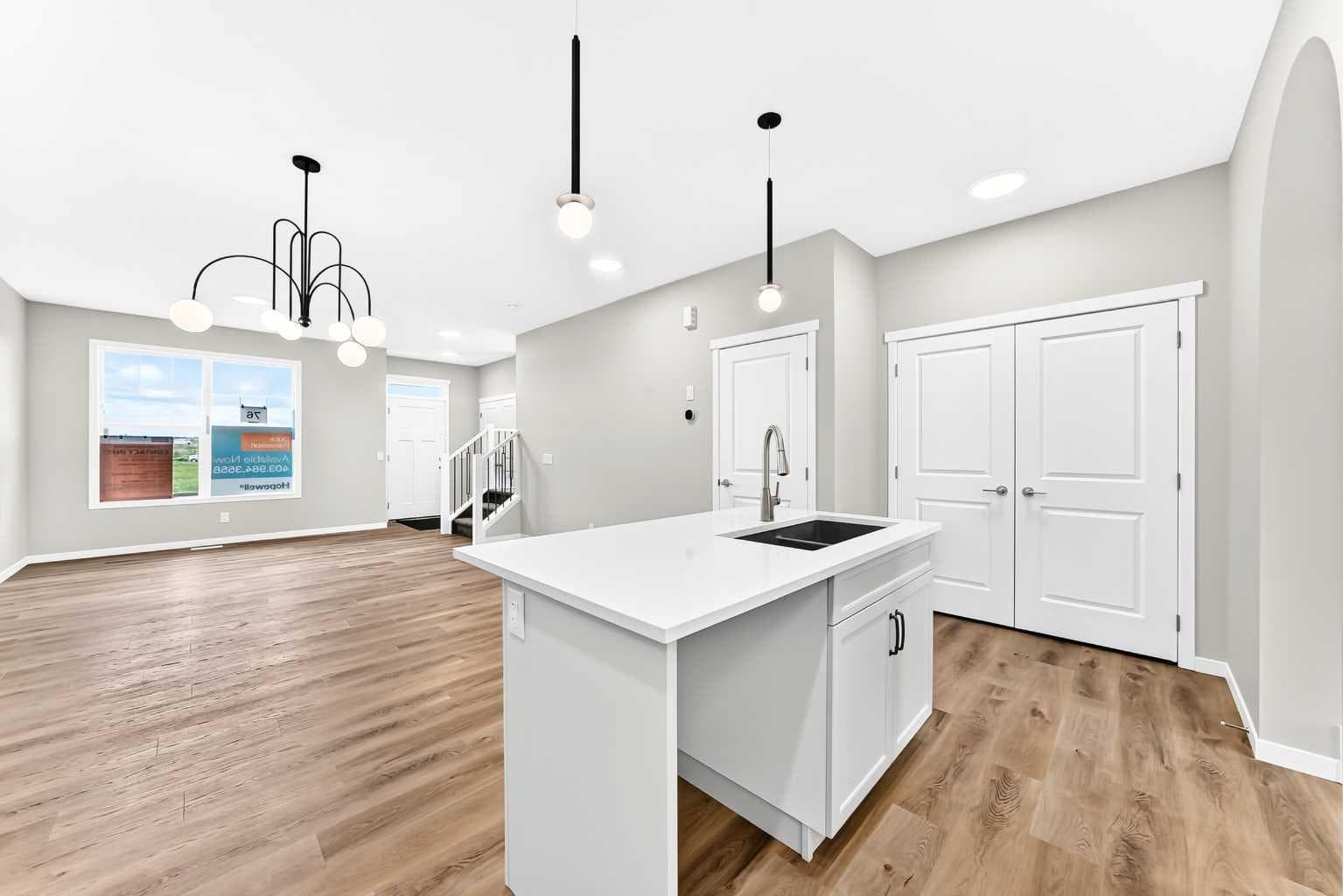 76 Mercado Road SE