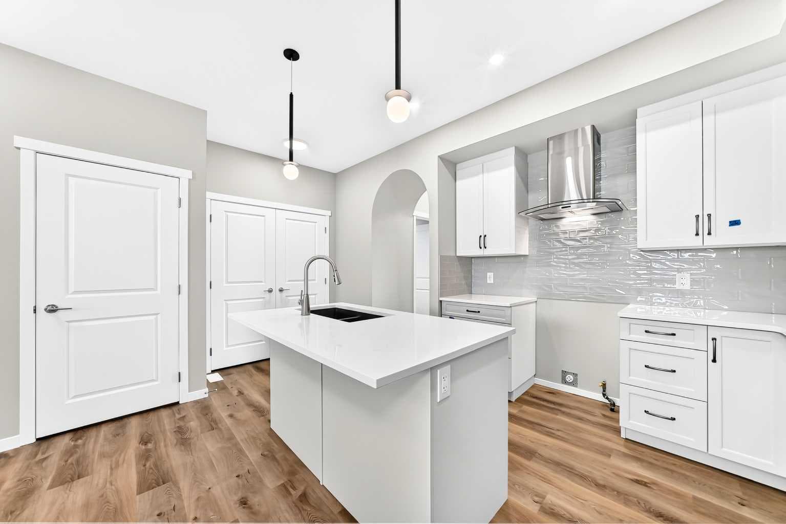 76 Mercado Road SE
