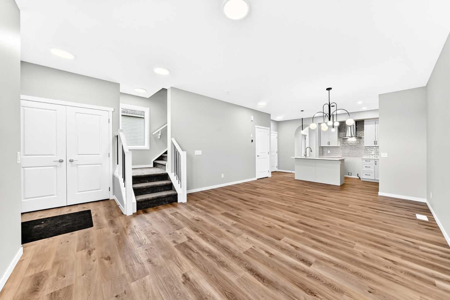 76 Mercado Road SE