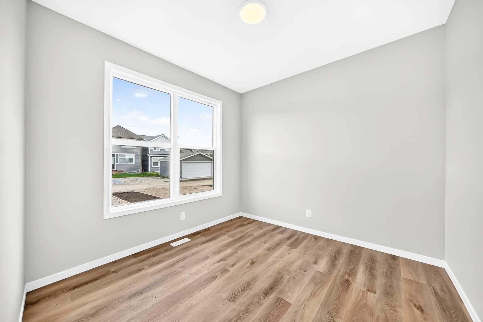 76 Mercado Road SE