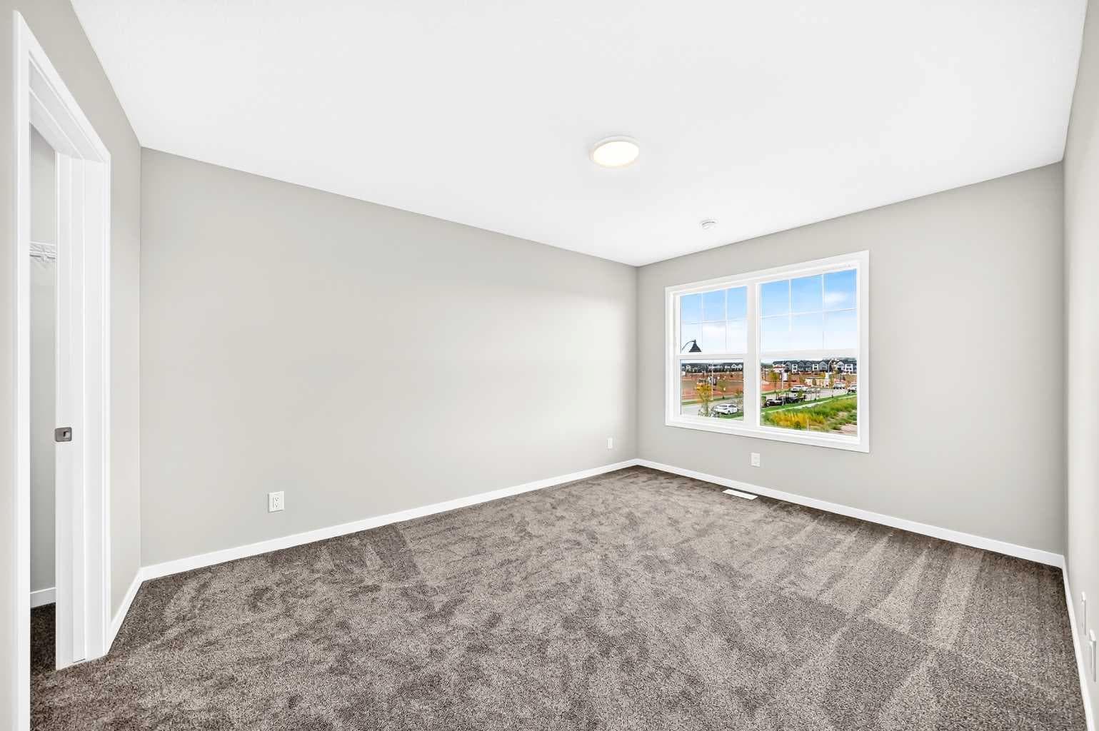 76 Mercado Road SE