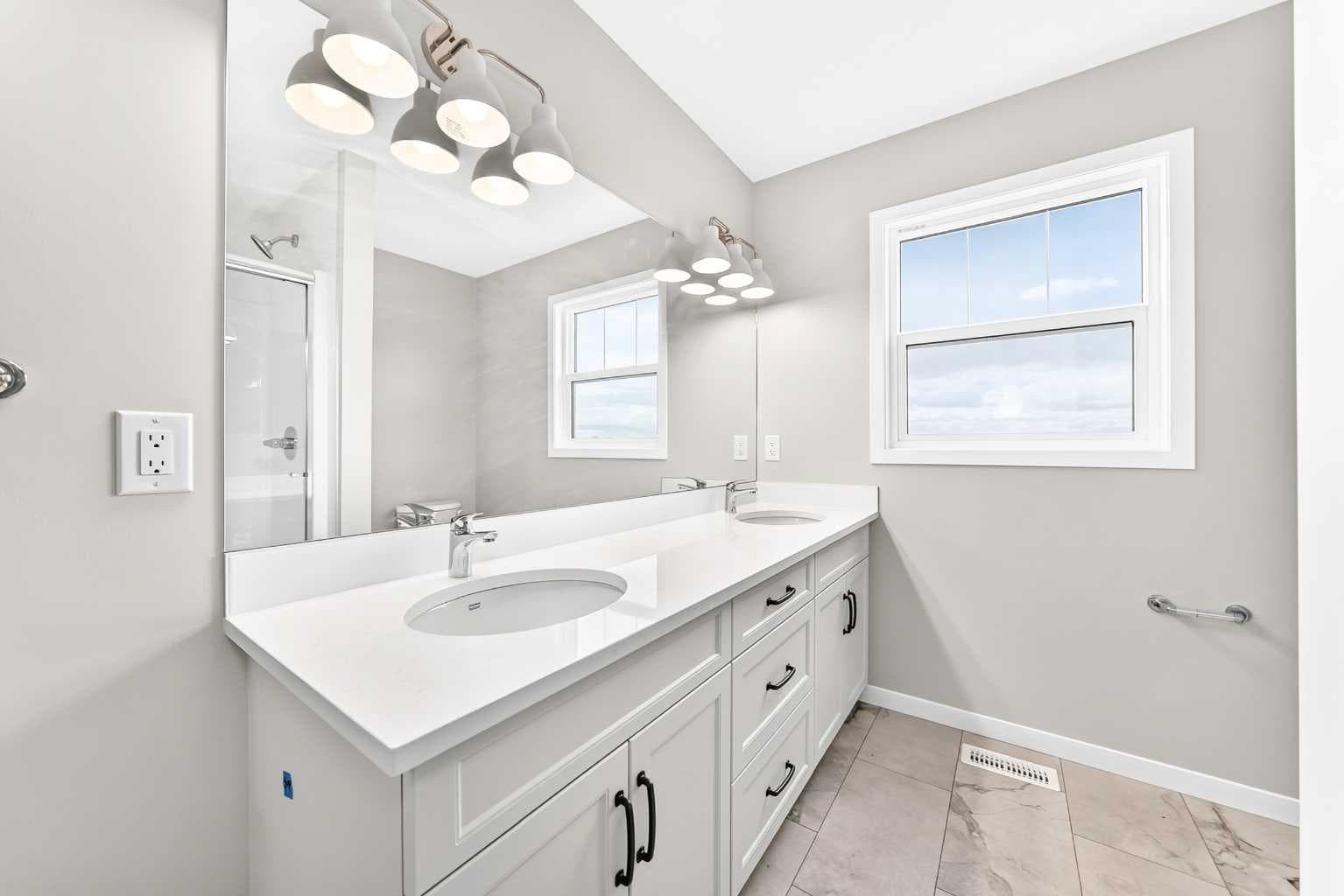 76 Mercado Road SE
