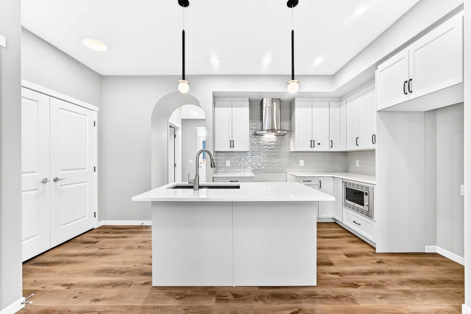 76 Mercado Road SE