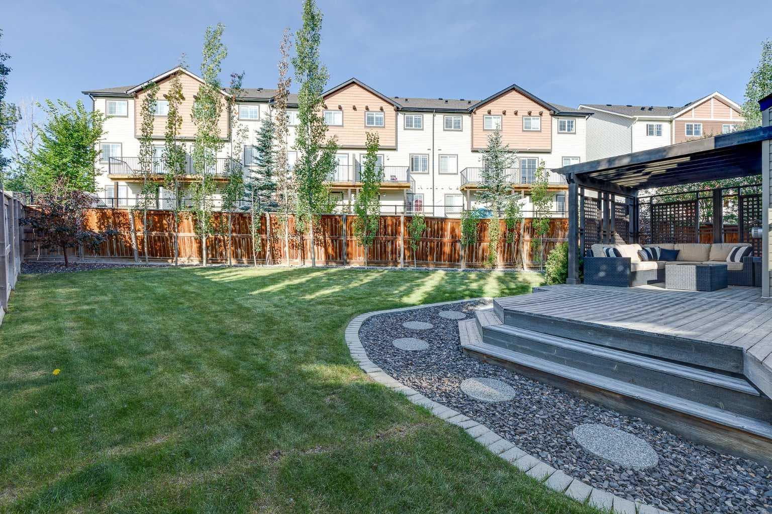 62 Panamount Plaza NW