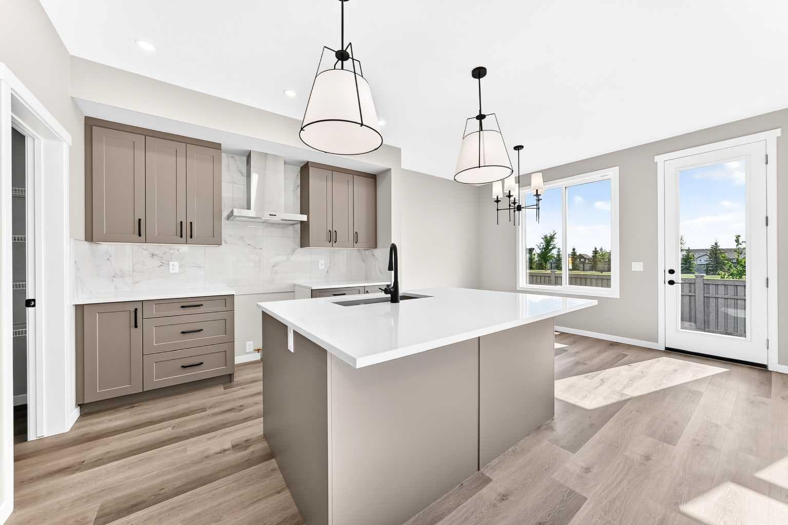 87 Mercado Crescent SE