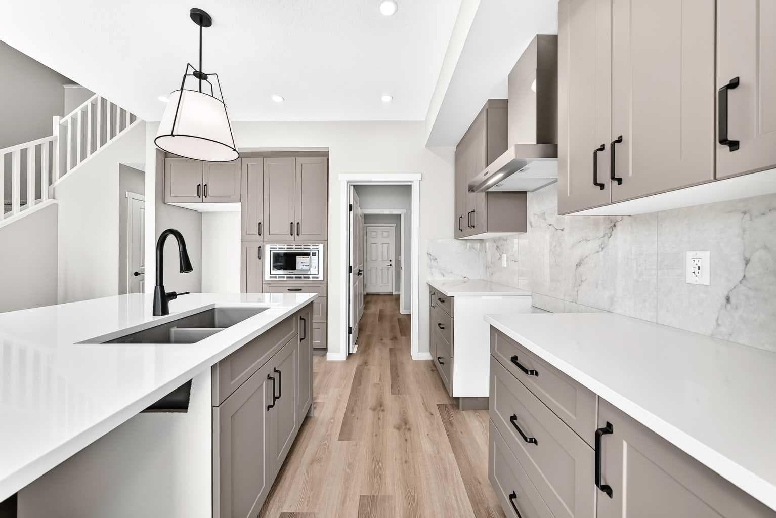 87 Mercado Crescent SE