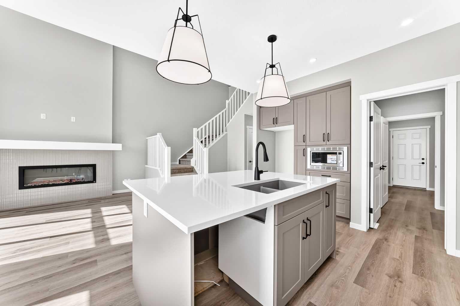 87 Mercado Crescent SE