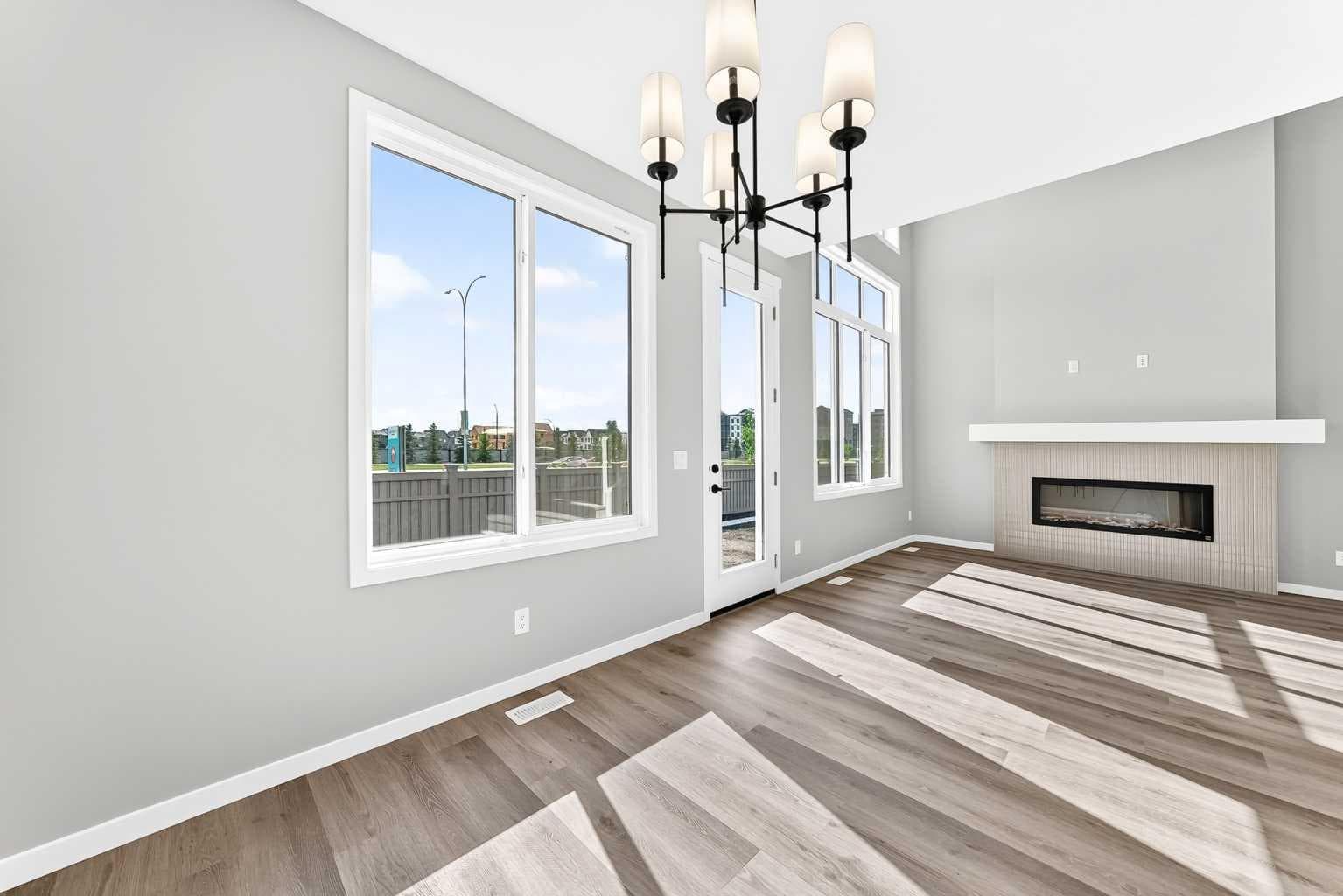 87 Mercado Crescent SE