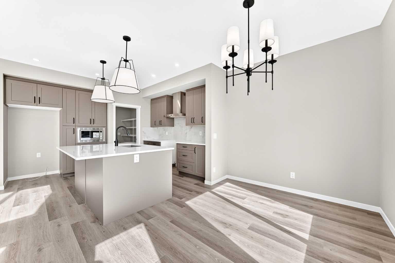 87 Mercado Crescent SE