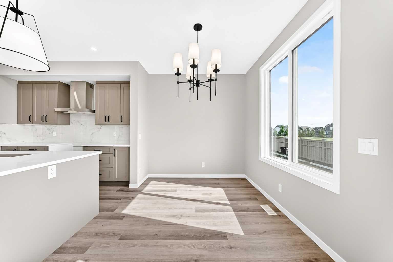 87 Mercado Crescent SE