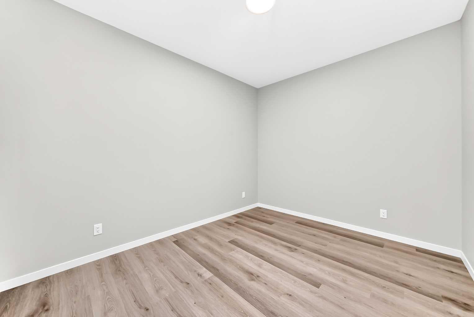 87 Mercado Crescent SE