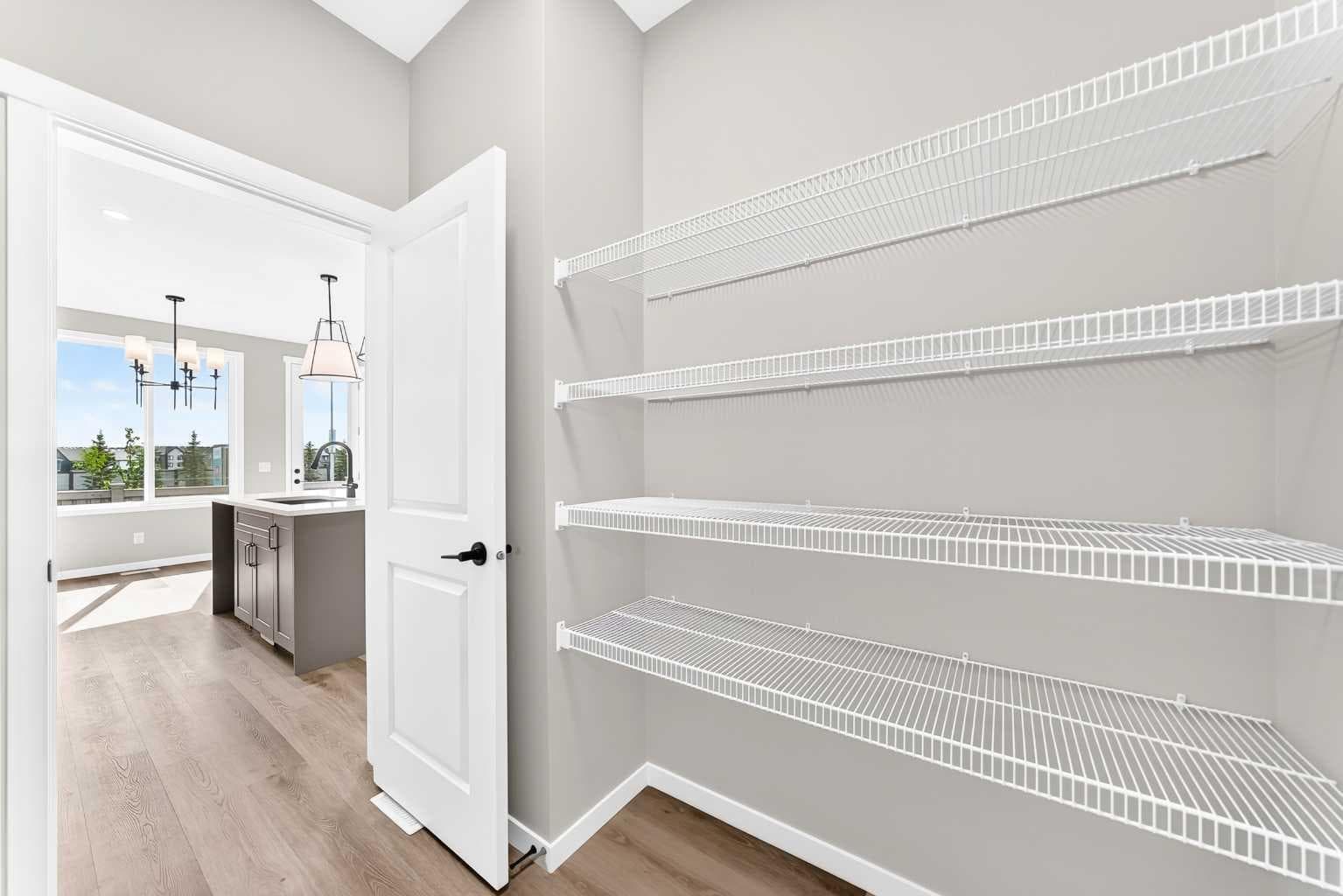 87 Mercado Crescent SE