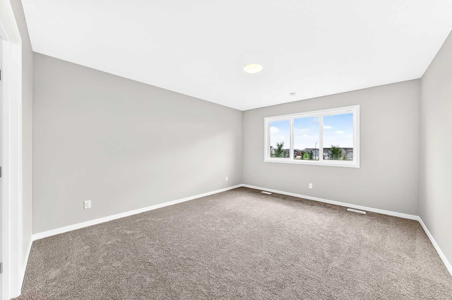 87 Mercado Crescent SE