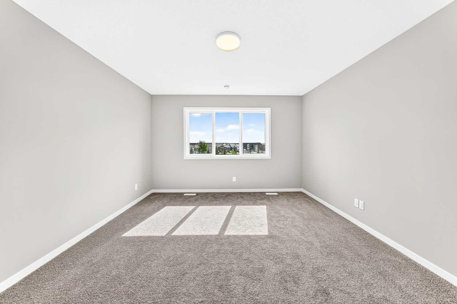 87 Mercado Crescent SE