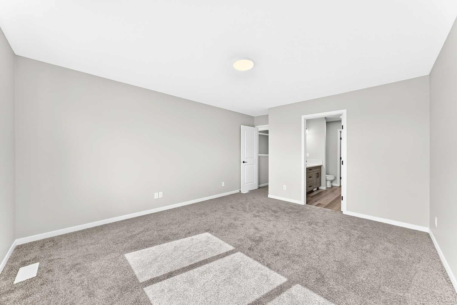 87 Mercado Crescent SE
