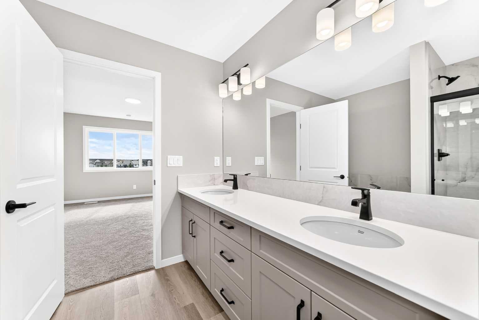 87 Mercado Crescent SE
