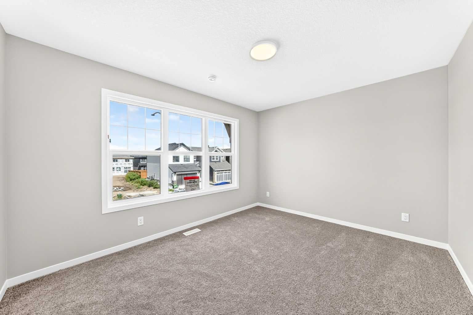 87 Mercado Crescent SE