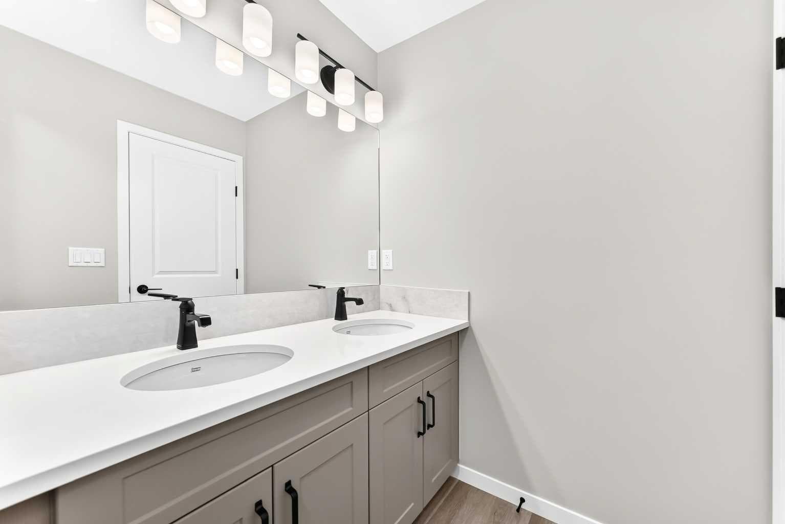 87 Mercado Crescent SE