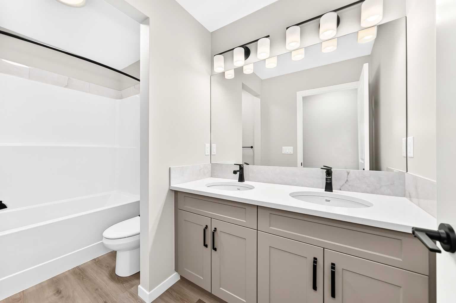 87 Mercado Crescent SE