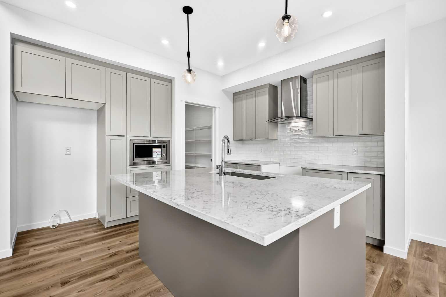 551 Mercado Avenue SE
