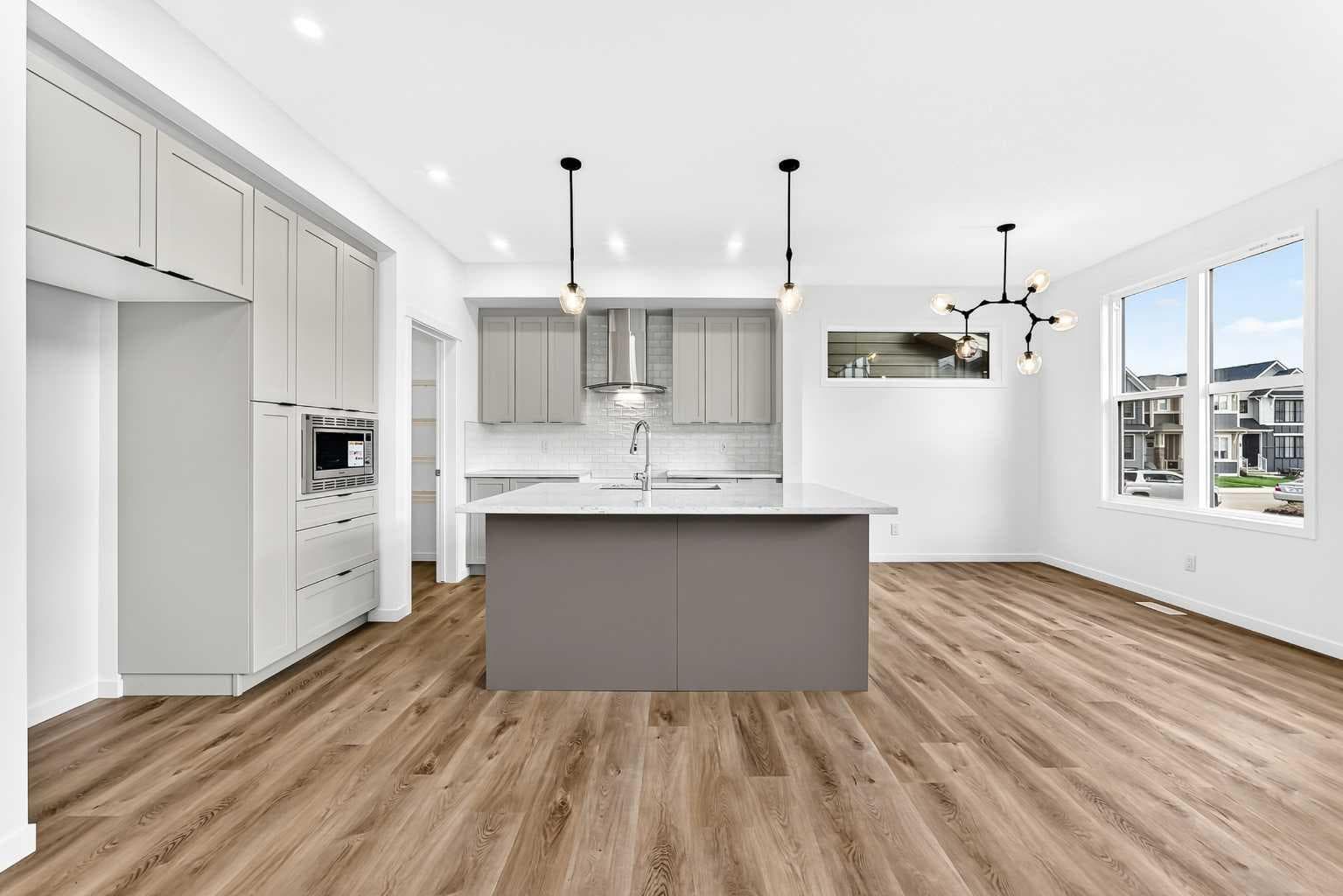 551 Mercado Avenue SE