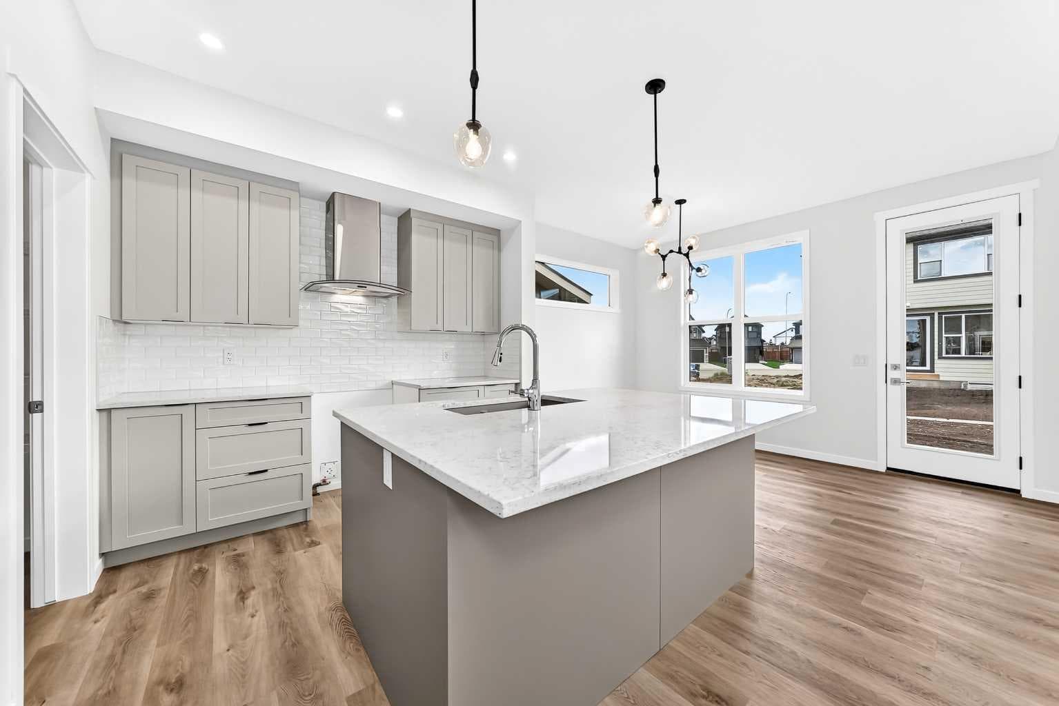 551 Mercado Avenue SE