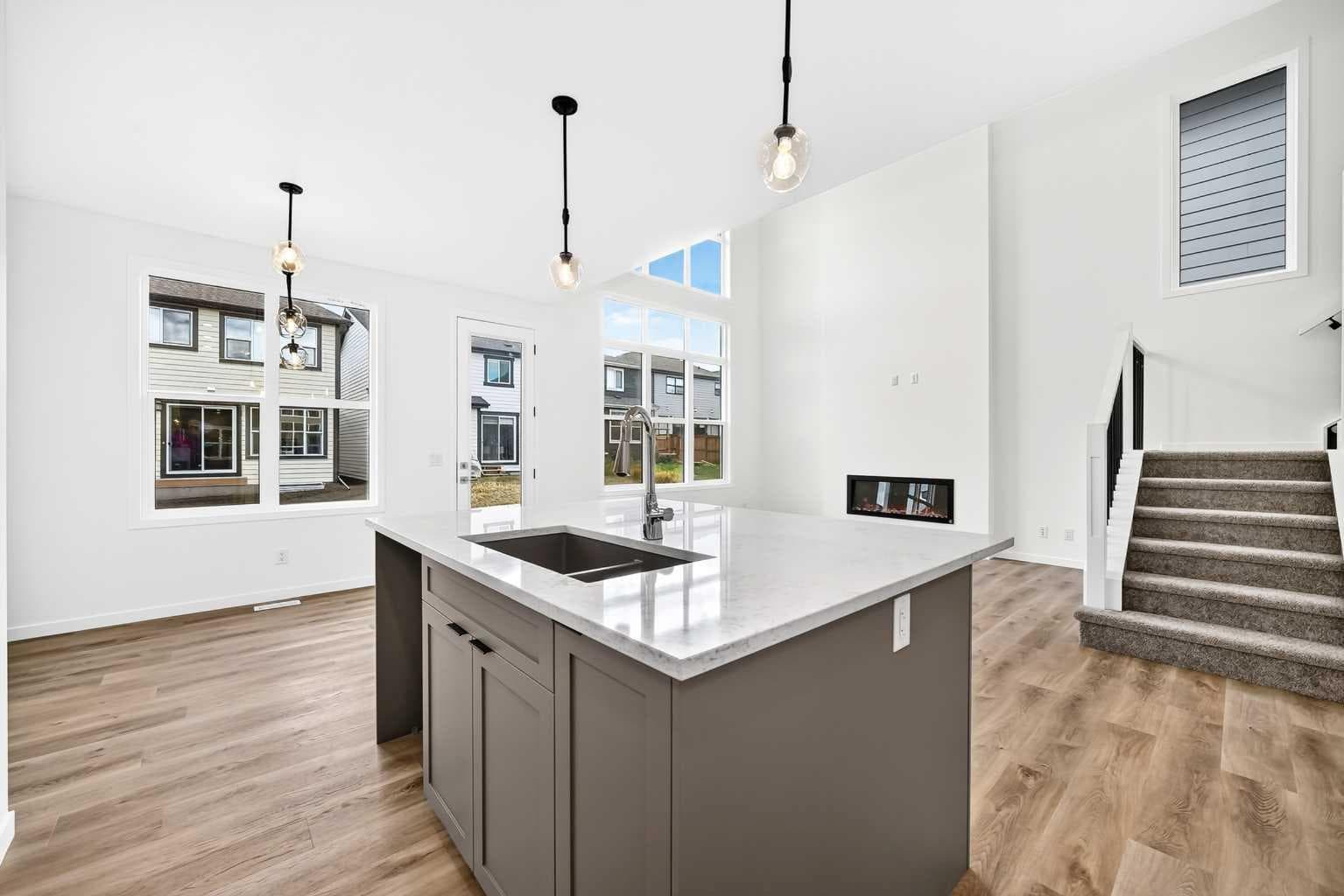 551 Mercado Avenue SE