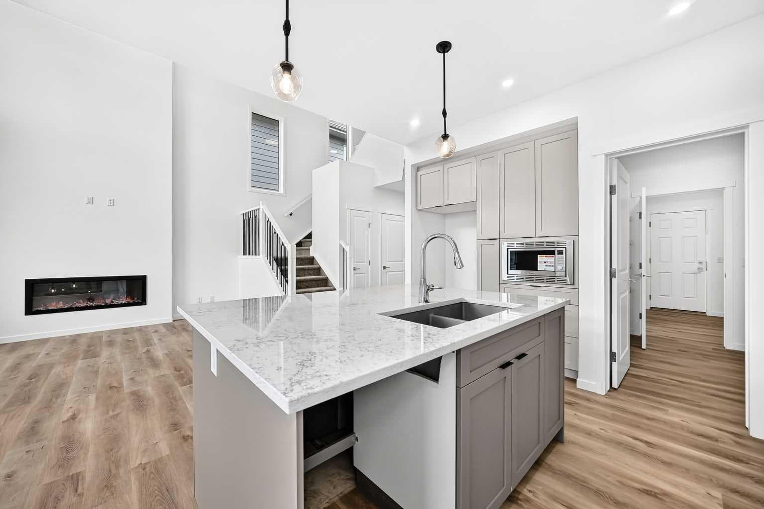 551 Mercado Avenue SE
