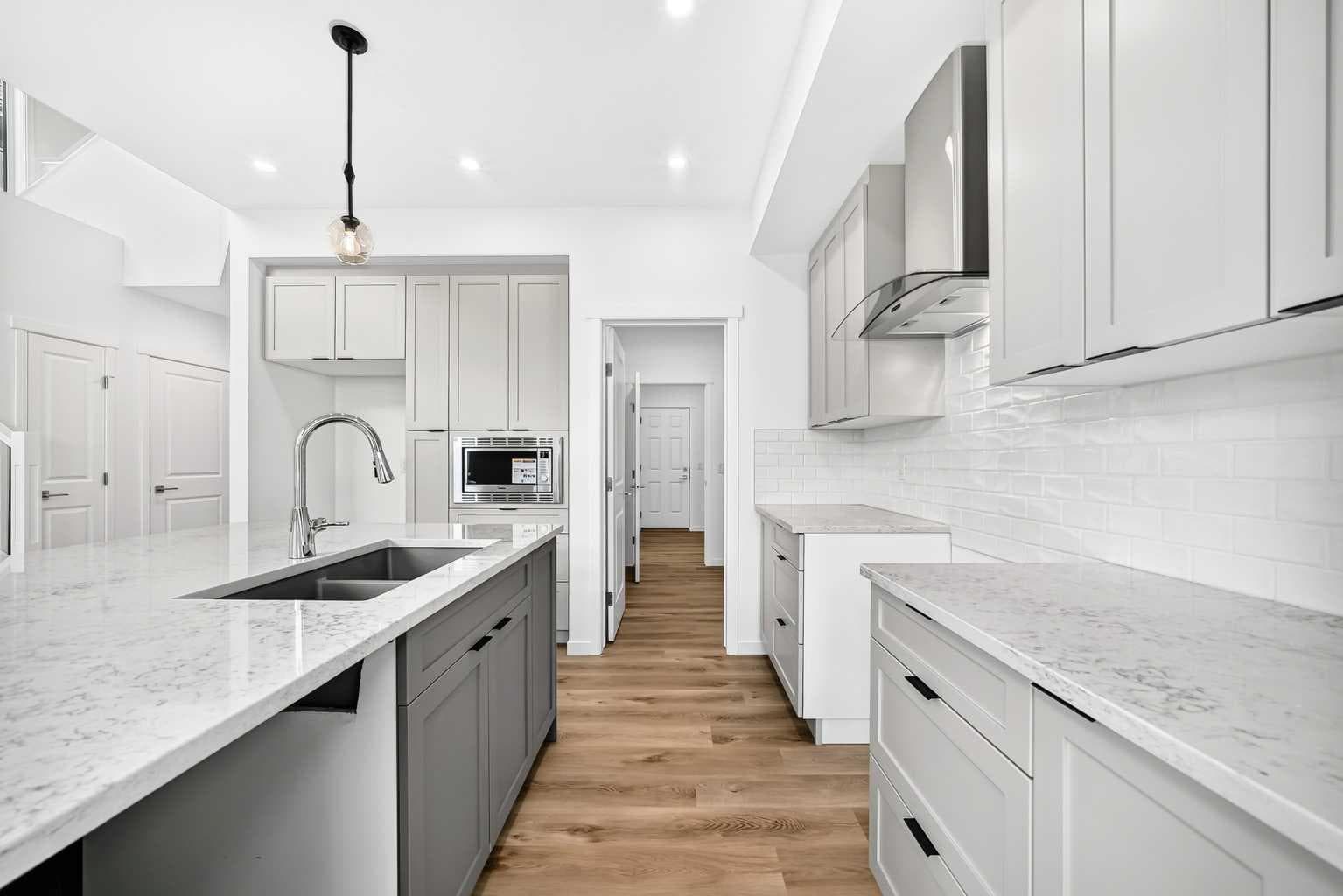 551 Mercado Avenue SE