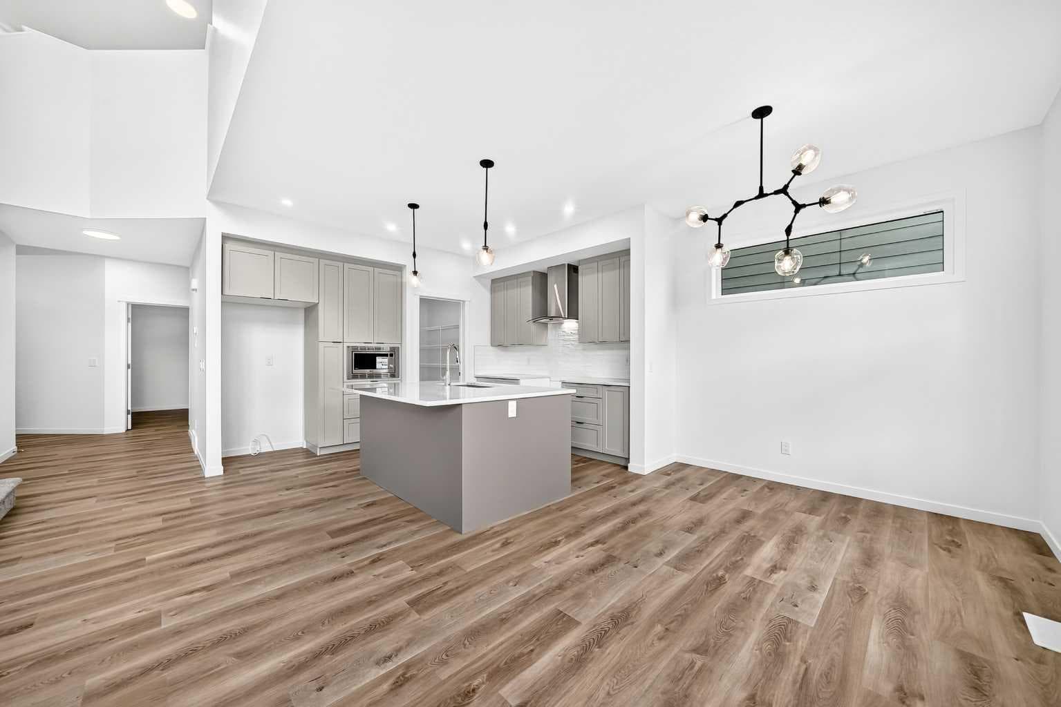 551 Mercado Avenue SE