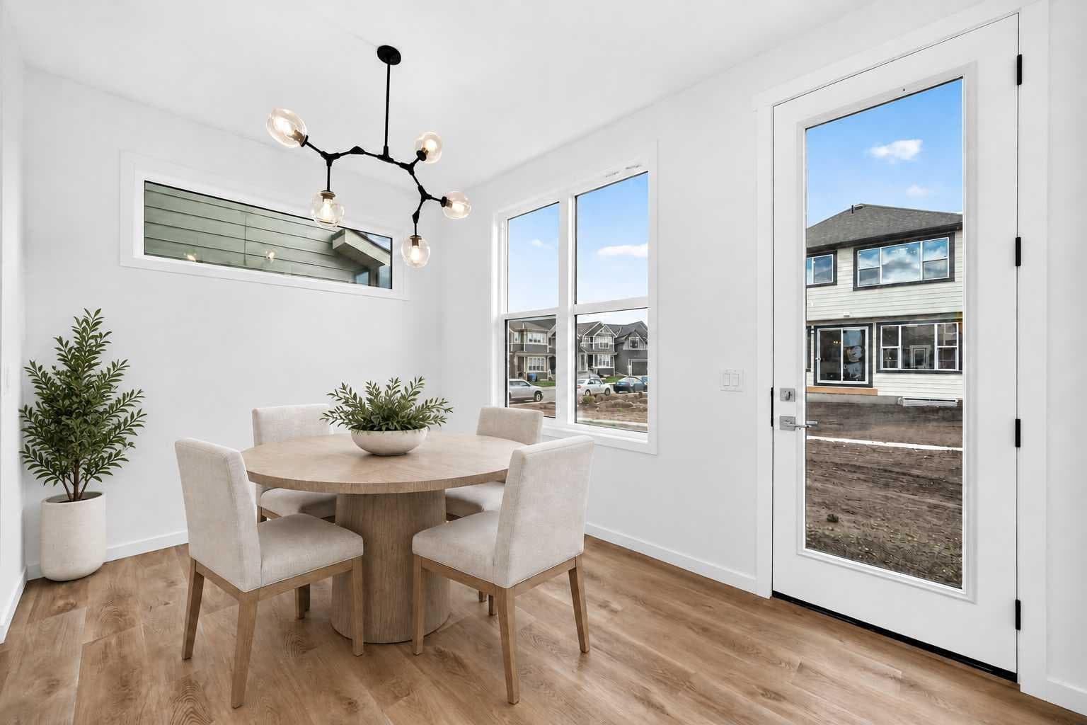551 Mercado Avenue SE