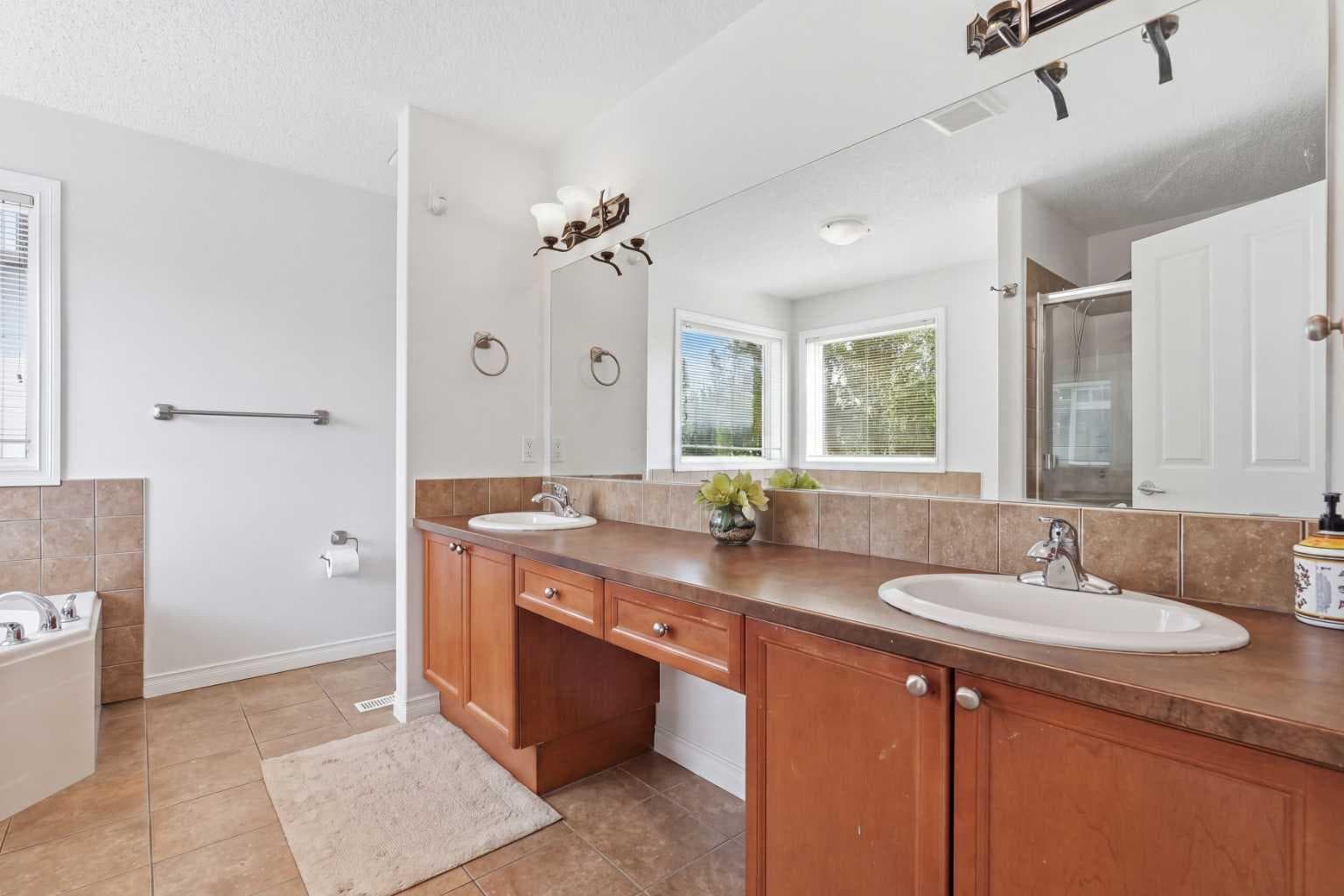 145 silverado creek Crescent SW