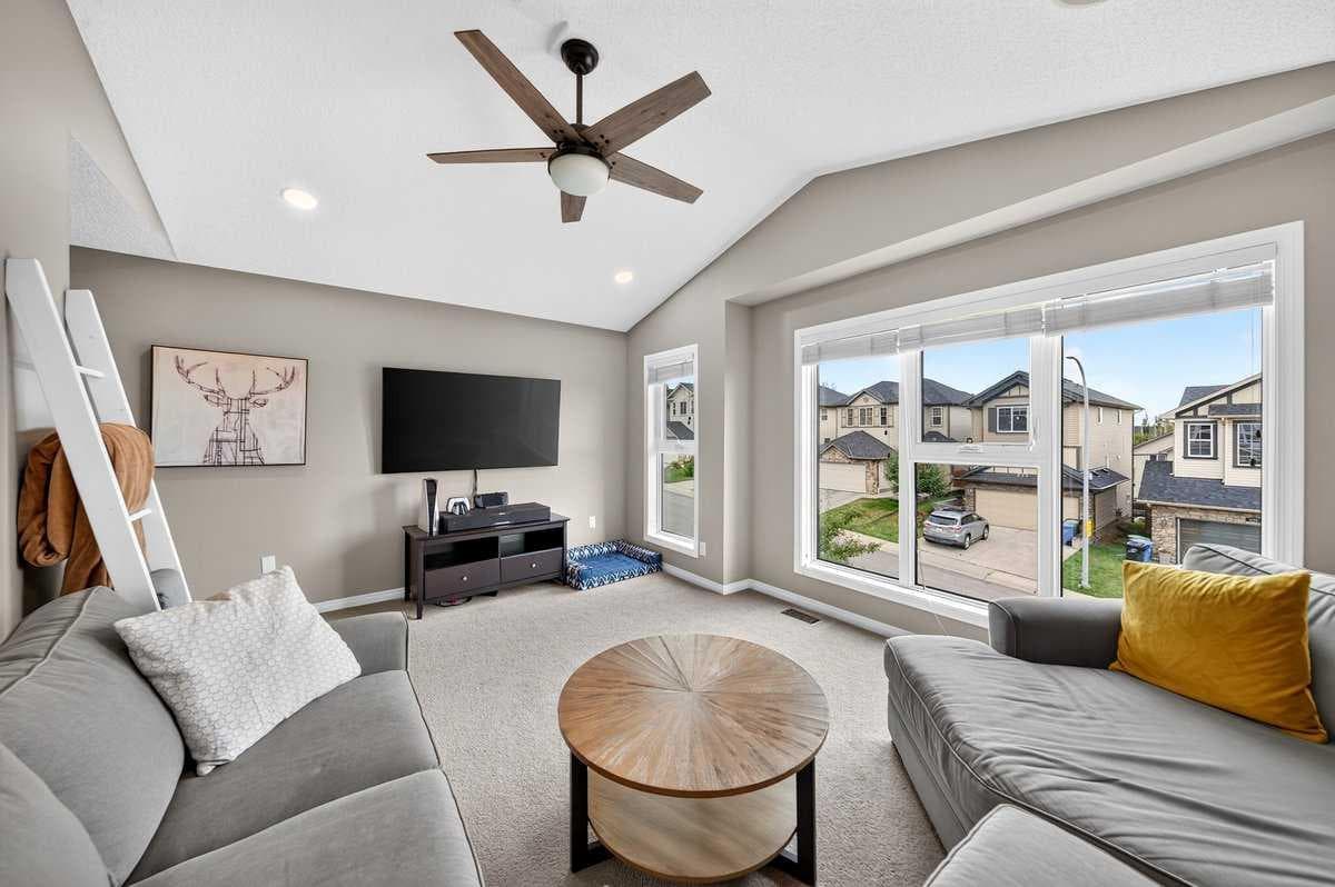 276 Kincora Glen Rise NW