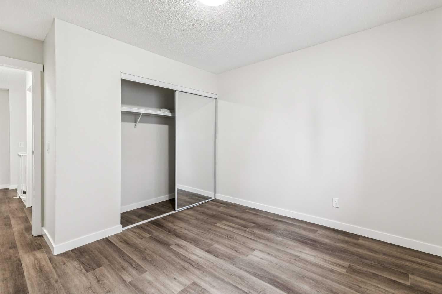 103, 2200 Woodview Drive SW