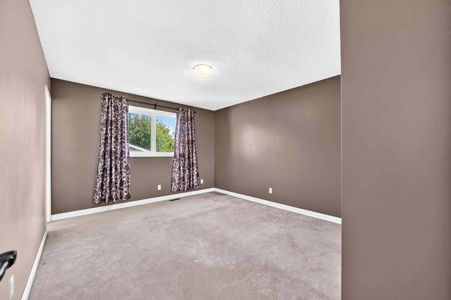 15 Maidstone Place NE