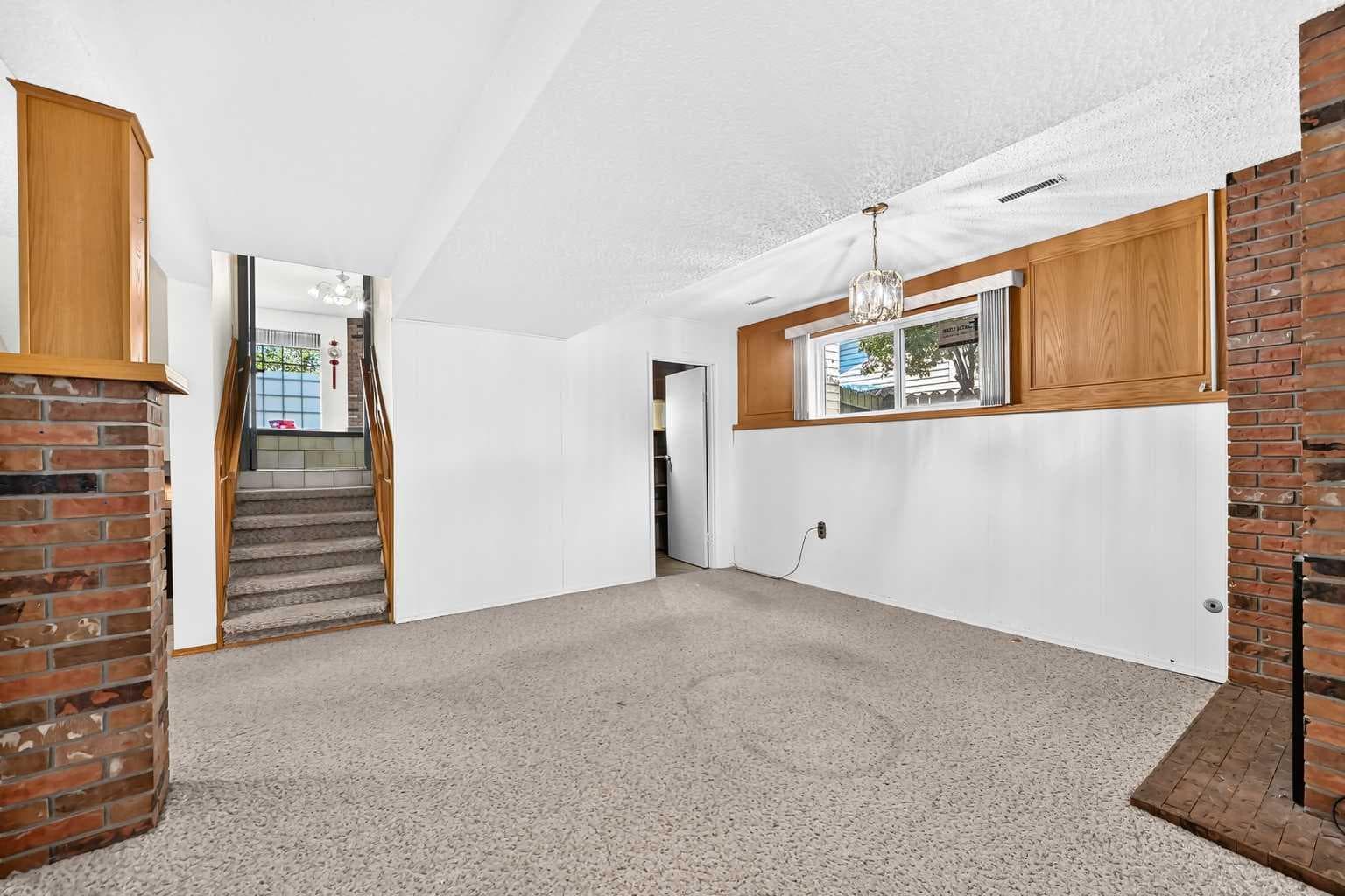 15 Maidstone Place NE