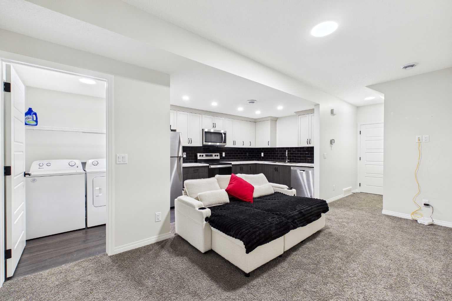 24 Rowmont Common NW
