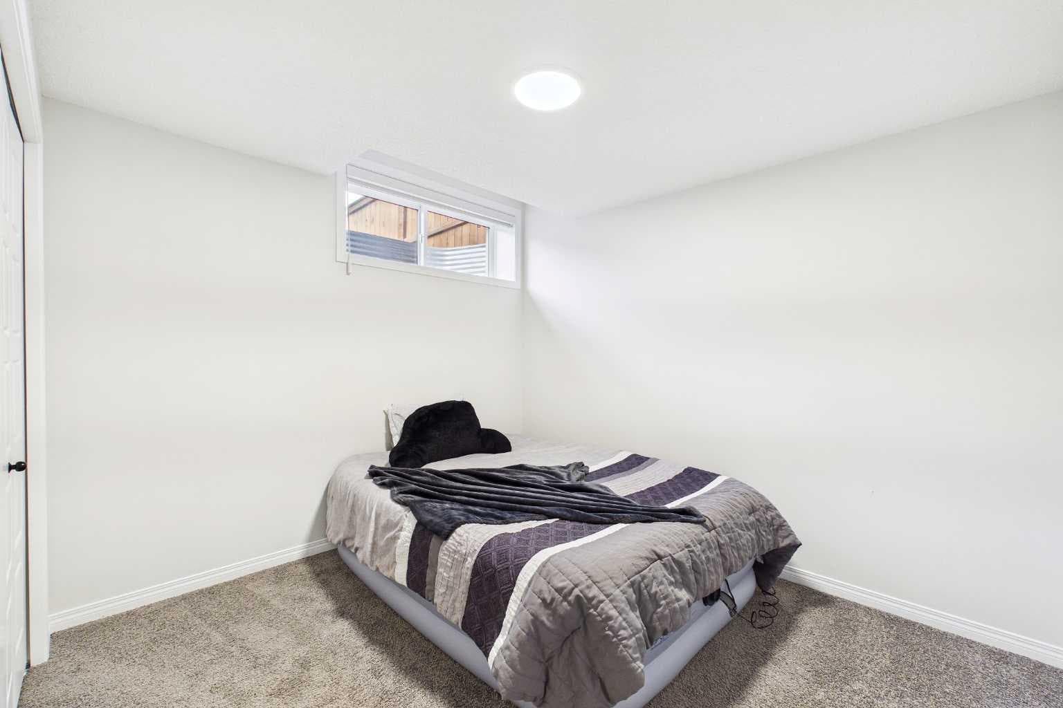 24 Rowmont Common NW
