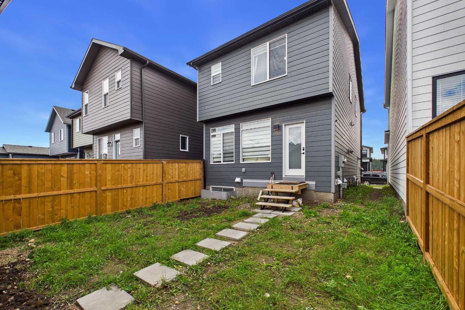 24 Rowmont Common NW