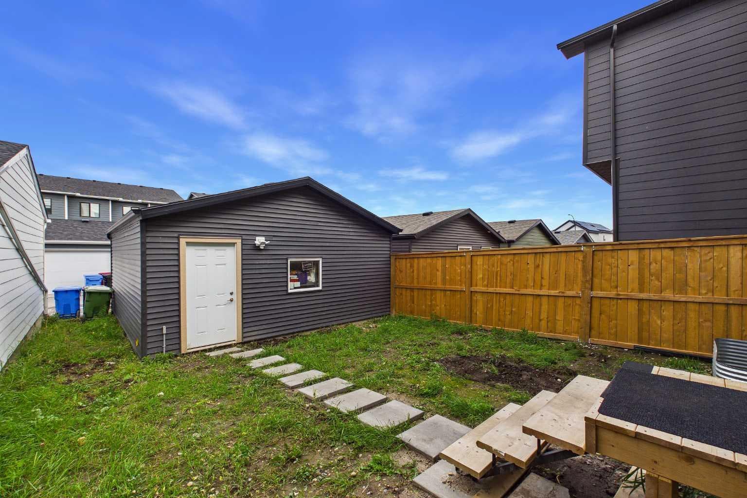 24 Rowmont Common NW