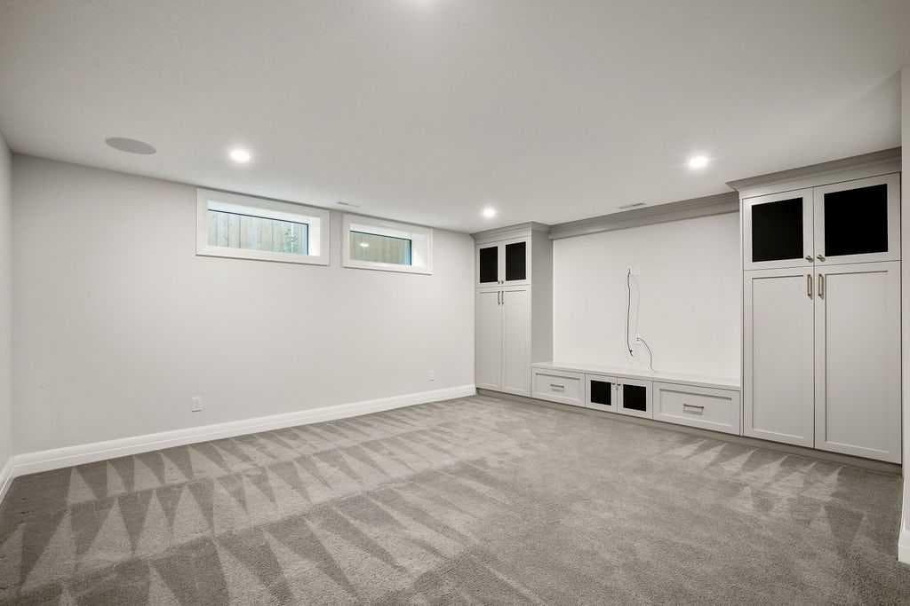 256 Westminster Drive SW