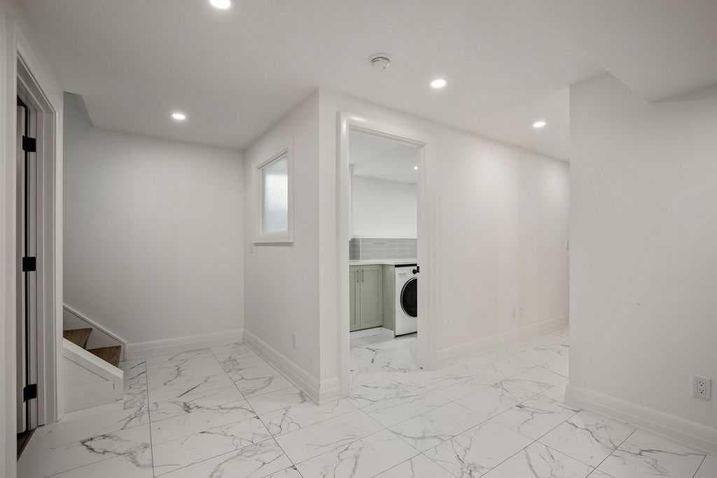 256 Westminster Drive SW