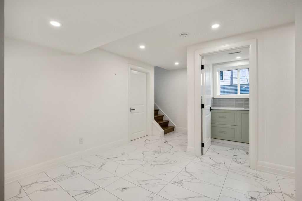 256 Westminster Drive SW