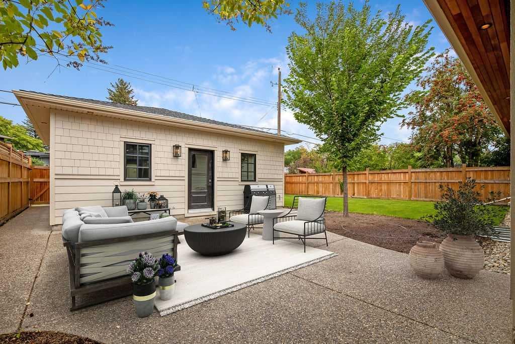 256 Westminster Drive SW