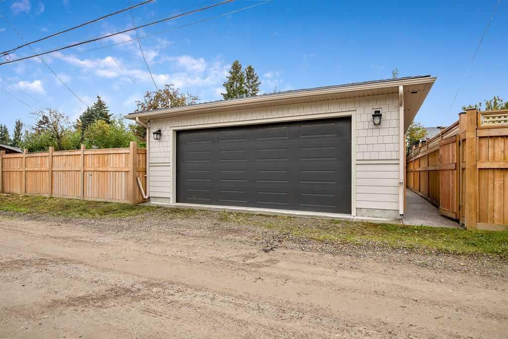 256 Westminster Drive SW
