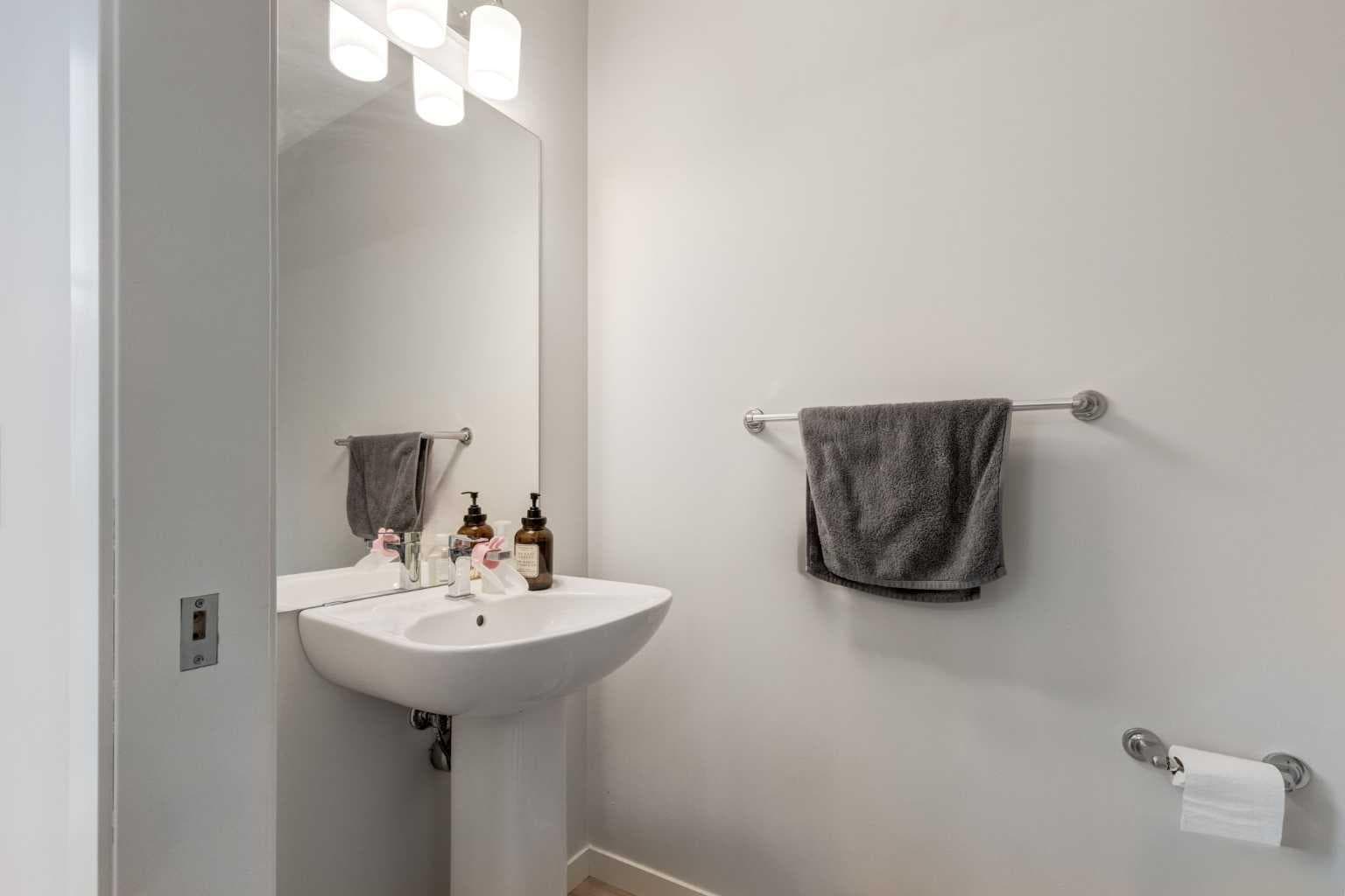 104, 474 Seton Circle SE