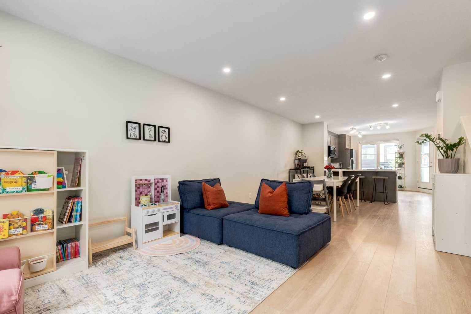 104, 474 Seton Circle SE