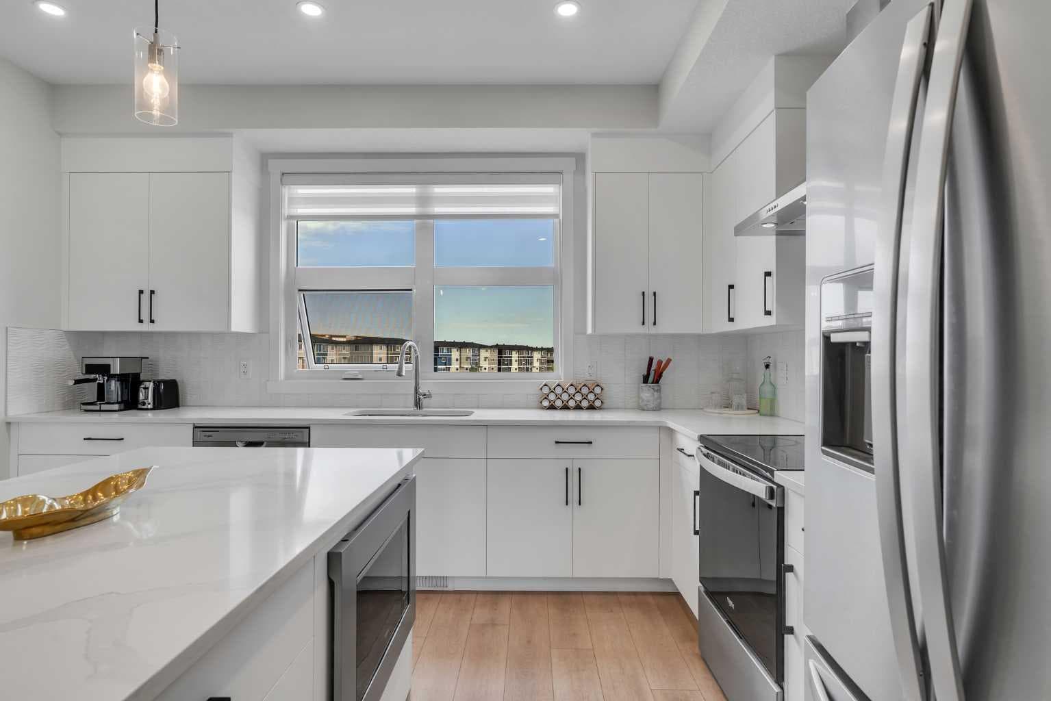 805, 400 Belmont Street SW