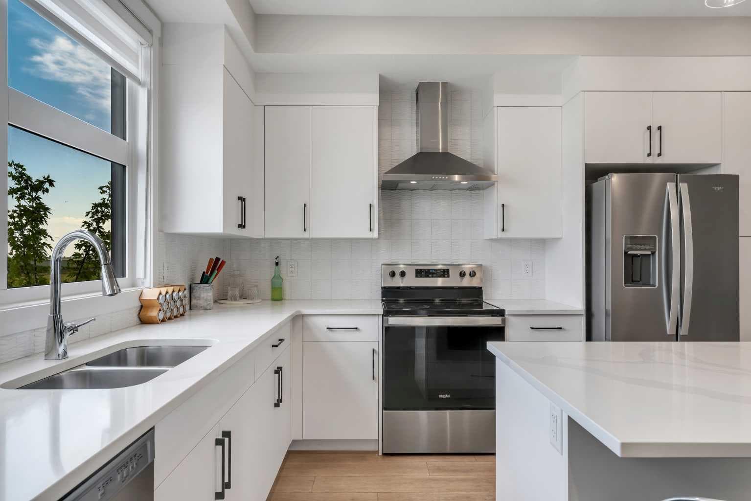 805, 400 Belmont Street SW